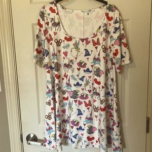 Flowy Disney print top! Women’s large.